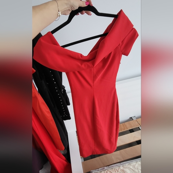 HANEY Off-the-shoulder Crepe Dress - Picture 4 of 5